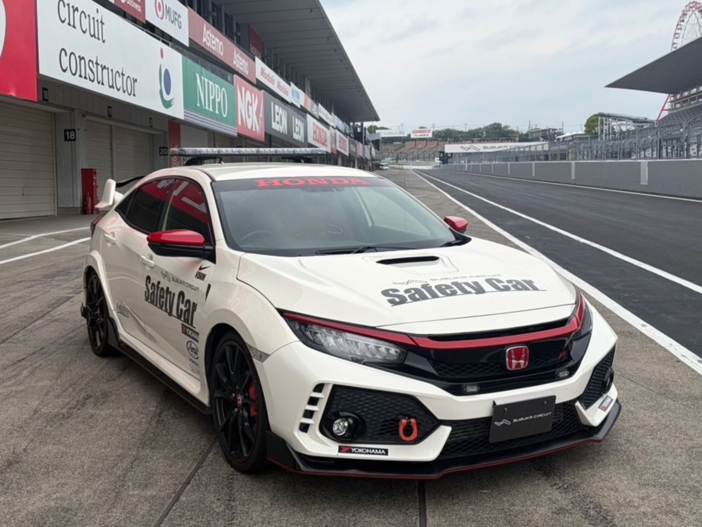 Honda CIVIC Type R（FK8）※預定於歡樂廣場展示及登場體驗車輛